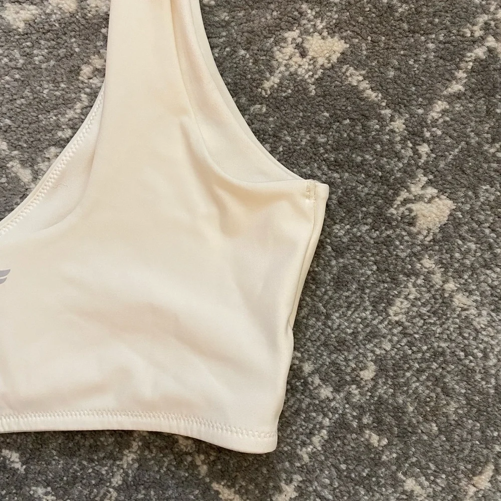 NWT- Fabletics low impact Crossover sports bra Egret -Size Small - Picture 8 of 13